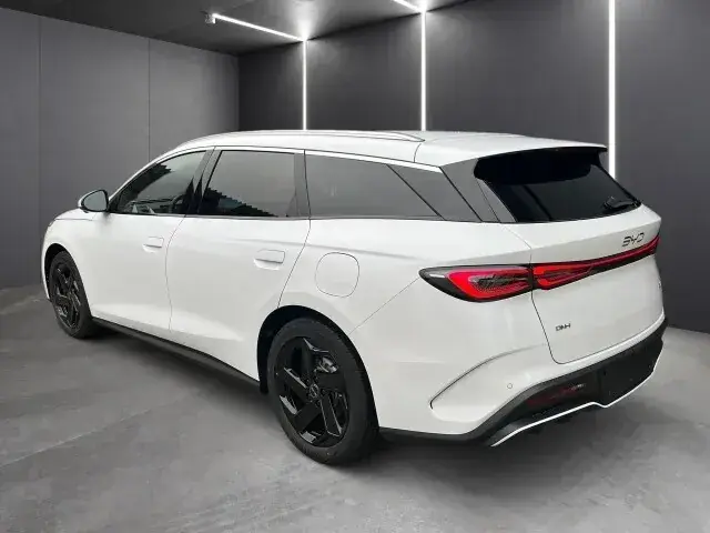 BYD Seal 6 photo 2