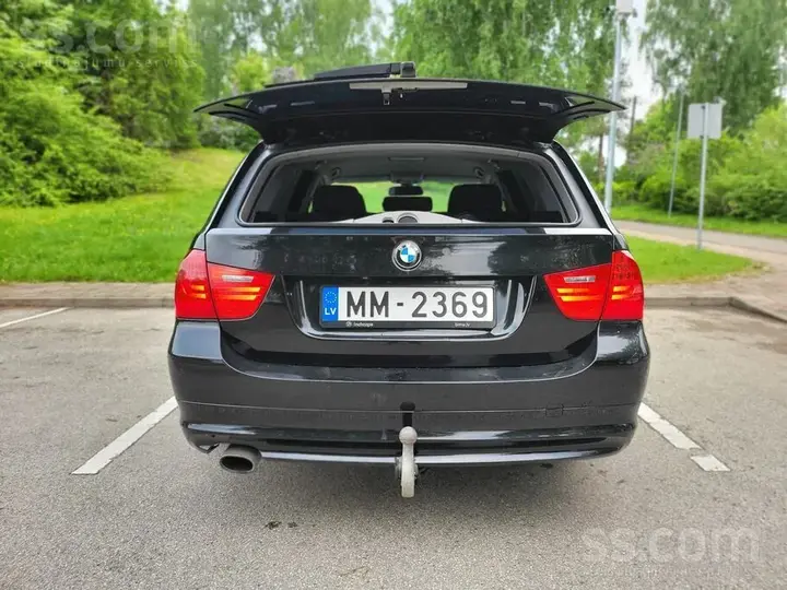 BMW 320D 2011 photo 2