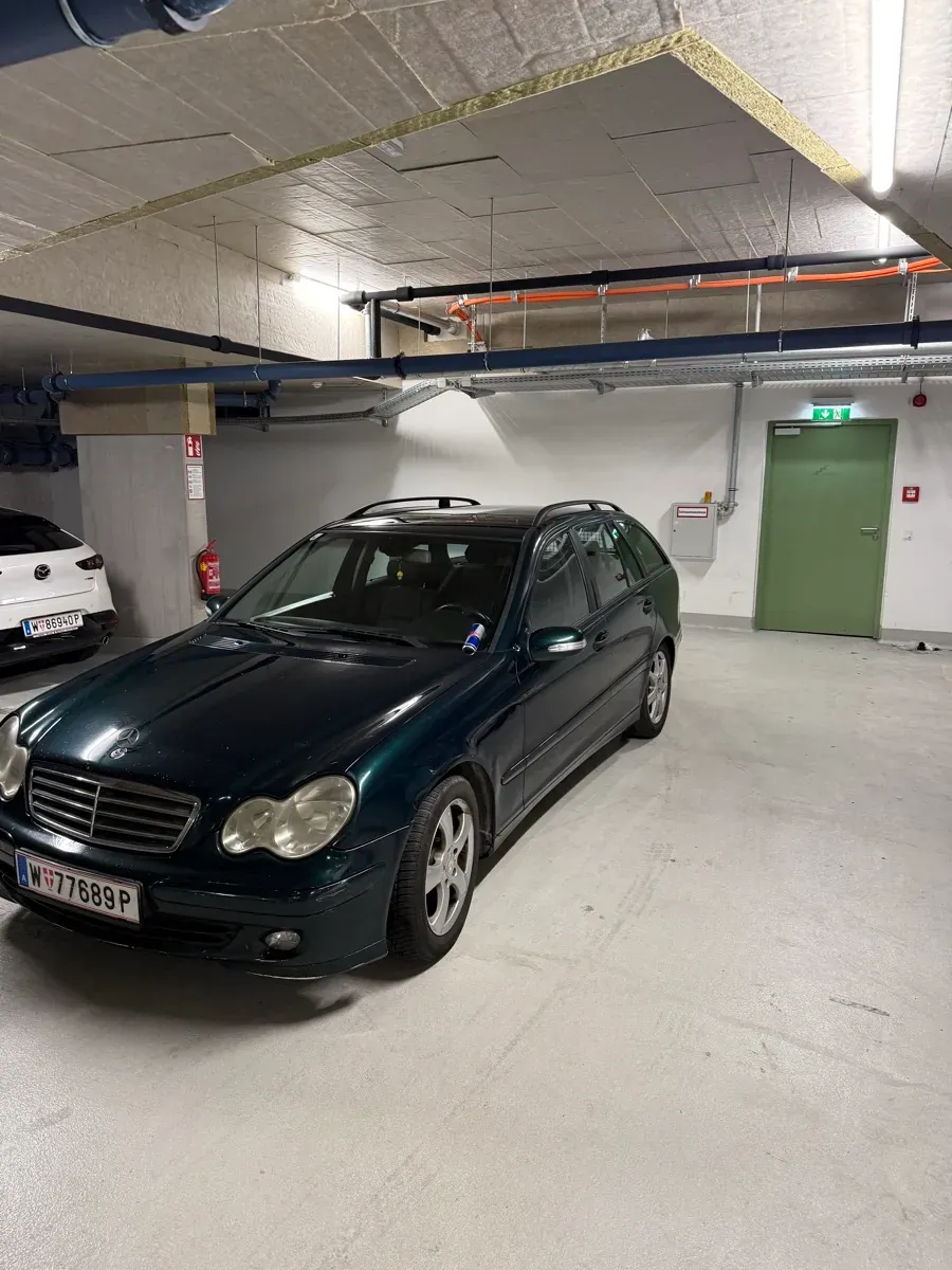 Mercedes-Benz C-Class 2004 photo 3