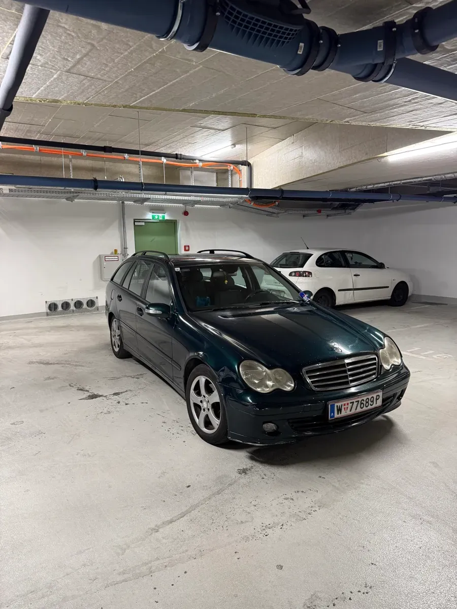 Mercedes-Benz C-Class 2004 photo 2
