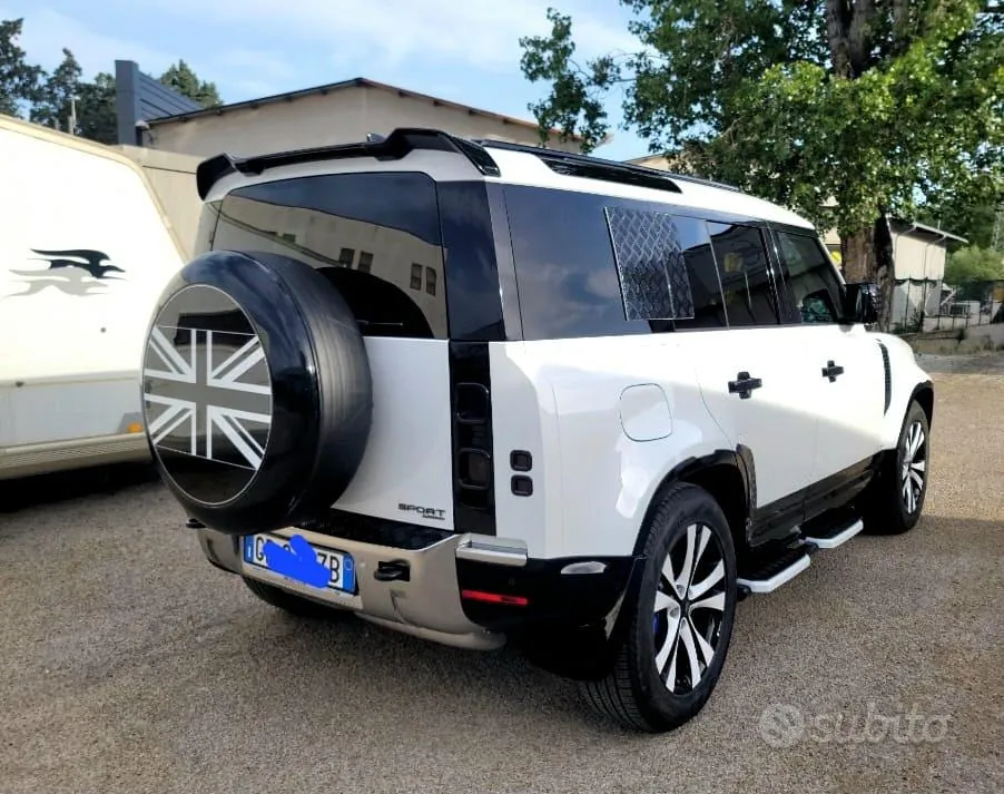 Land Rover Defender 2024 photo 3