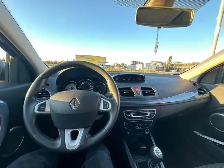 Renault Mégane 2010 photo 2