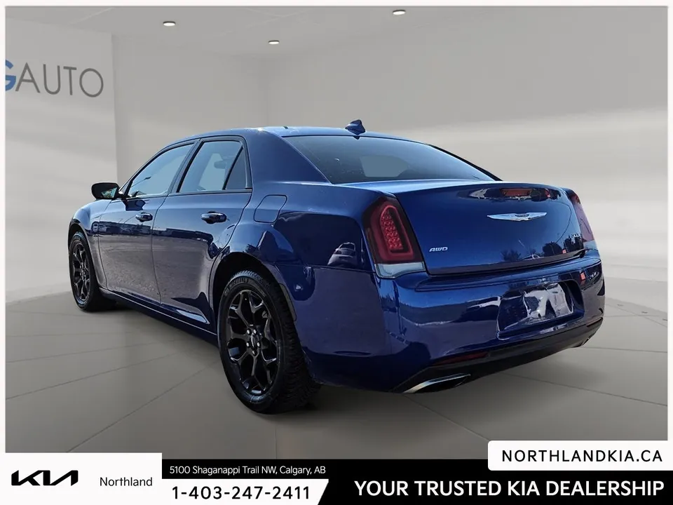 Chrysler 300 2019 photo 2