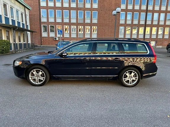 Volvo V70 2011 photo 2