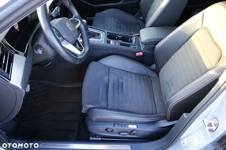 Volkswagen Passat Variant 2023 photo 2