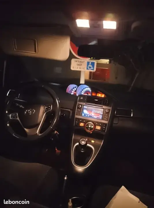 Toyota Verso 2015 photo 5