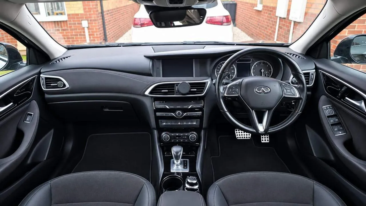 Infiniti Q30 2017 photo 5