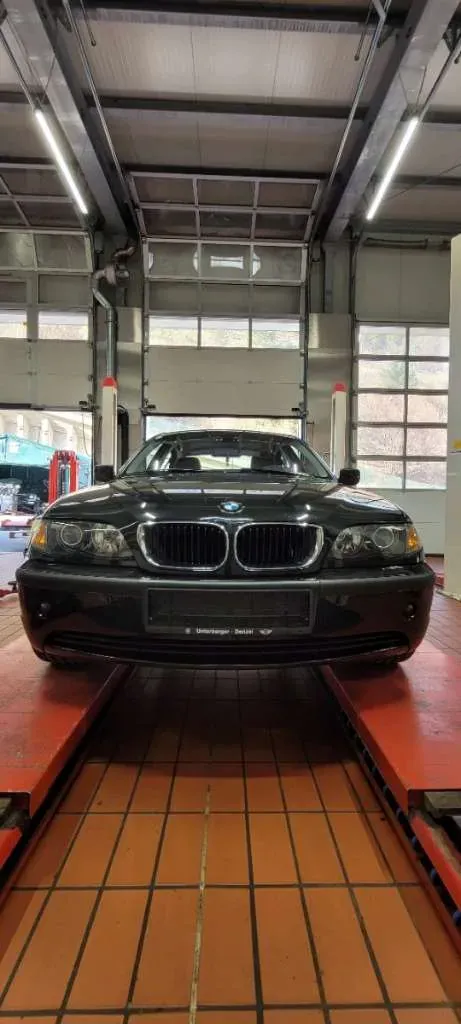 BMW 3 Series 2004 photo 2