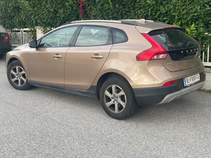 Volvo V40 2013 photo 2