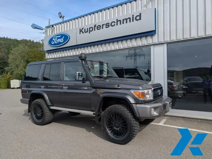 Toyota Land Cruiser