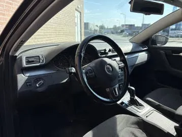 Volkswagen Passat 2011 photo 3