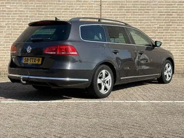 Volkswagen Passat 2011 photo 2
