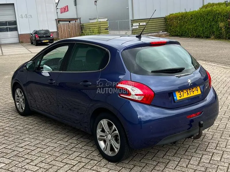 Peugeot 208 2012 photo 4