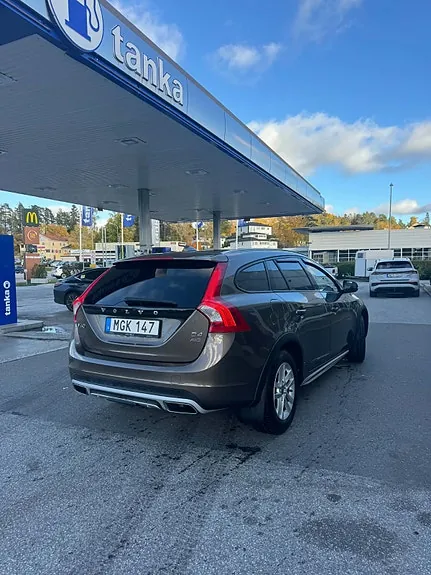 Volvo V60 Cross Country 2016 photo 2