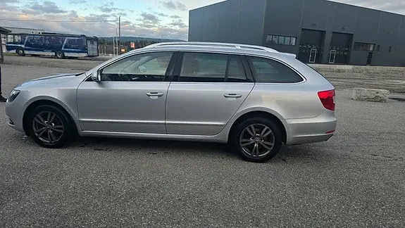 Skoda Superb 2014 photo 2