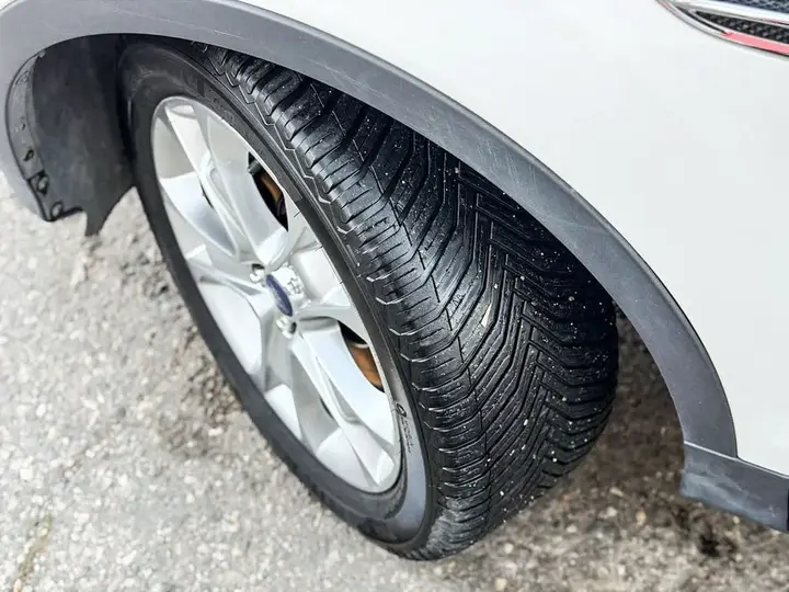 Ford Escape 2013 photo 2