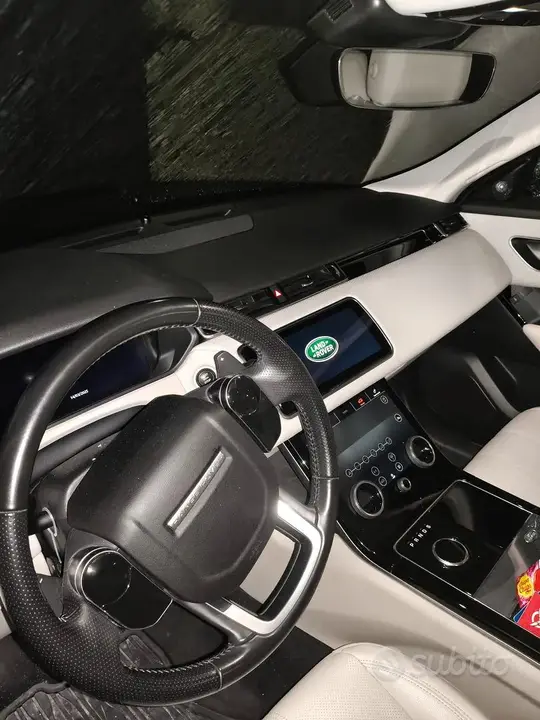 Land Rover Range Rover Velar 2018 photo 3