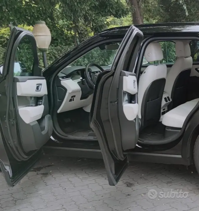 Land Rover Range Rover Velar 2018 photo 4