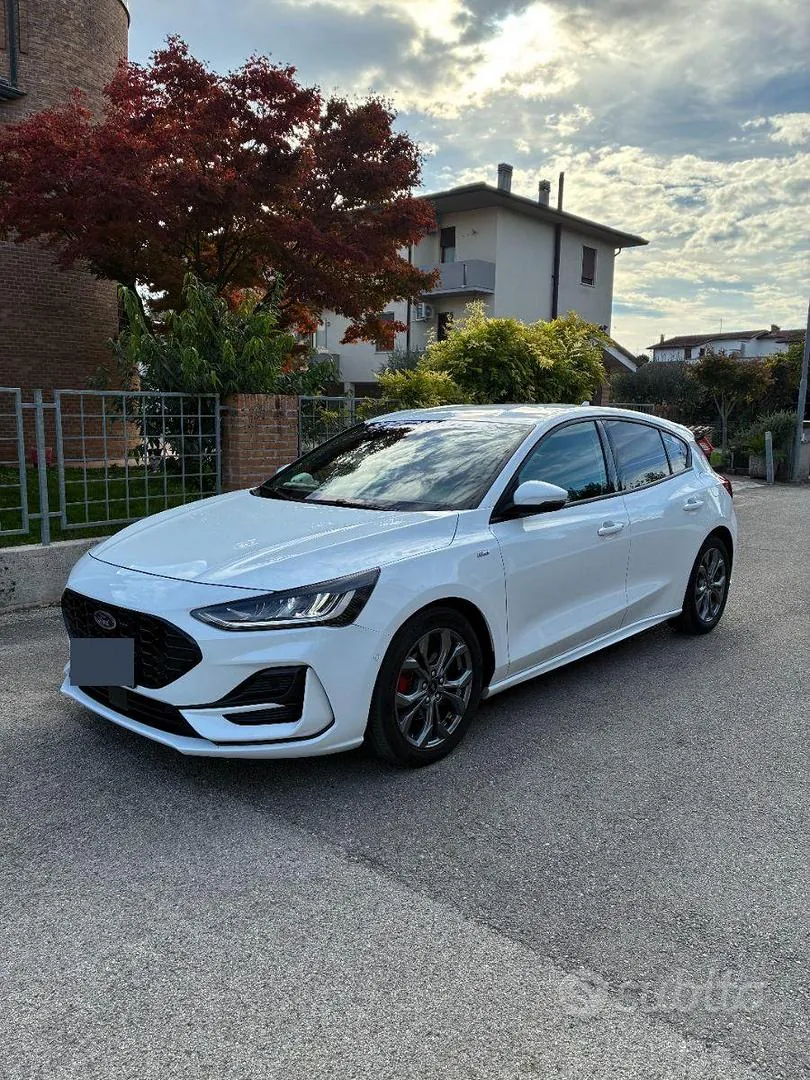 Ford Focus 2023 photo 2