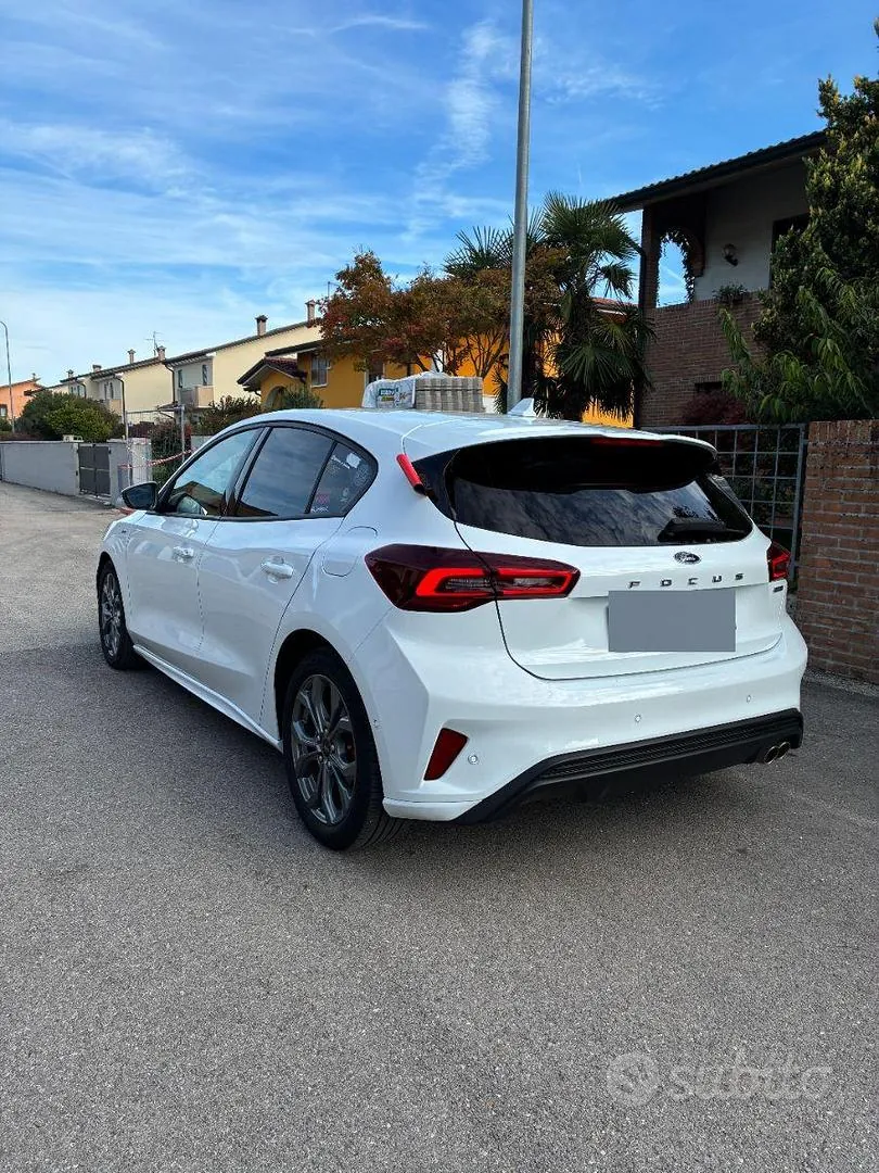 Ford Focus 2023 photo 3