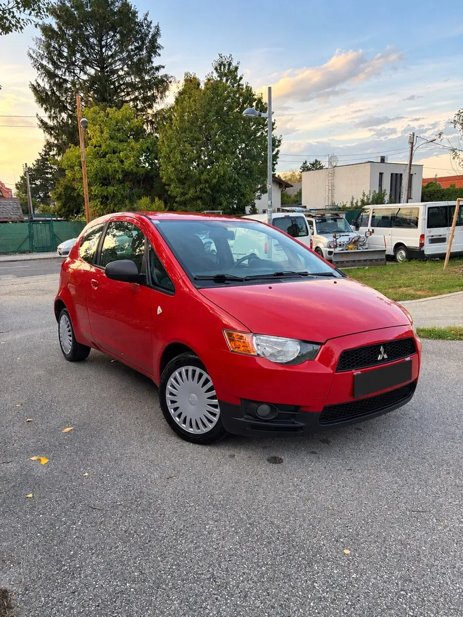 Mitsubishi Colt 2010 photo 2