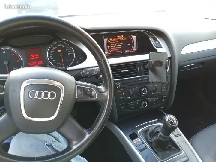 Audi A4 2009 photo 3