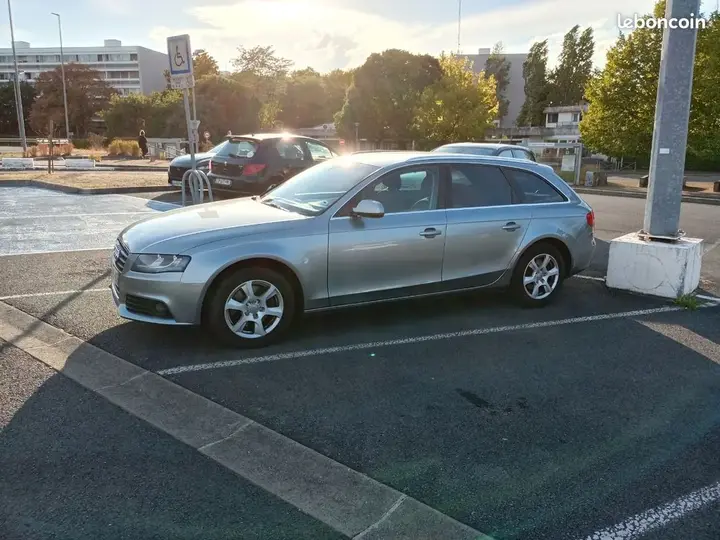 Audi A4 2009 photo 2