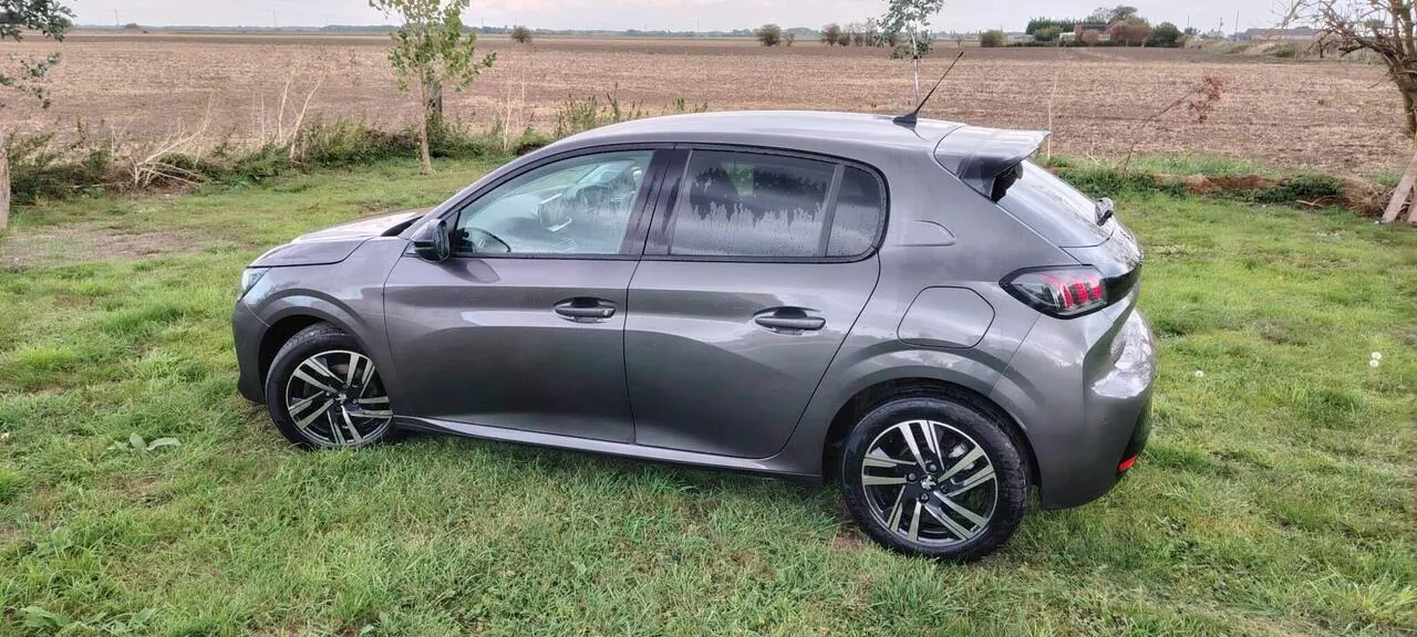 Peugeot 208 2023 photo 4