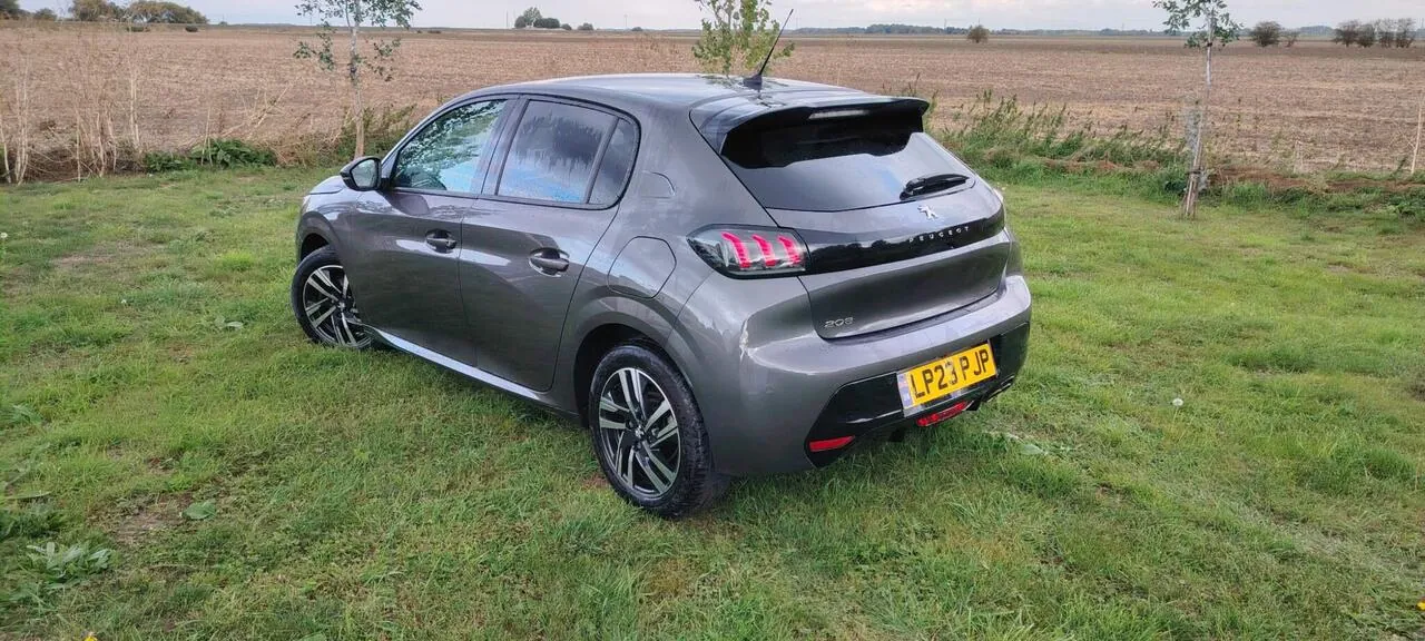 Peugeot 208 2023 photo 3