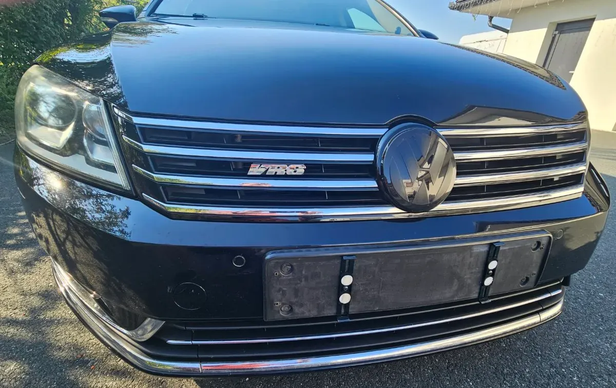 Volkswagen Passat 2011 photo 2