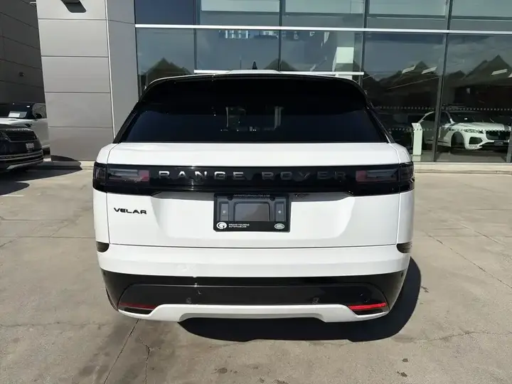Land Rover Range Rover Velar 2025 photo 4