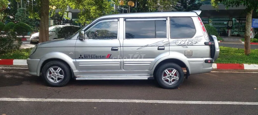 Mitsubishi Jolie