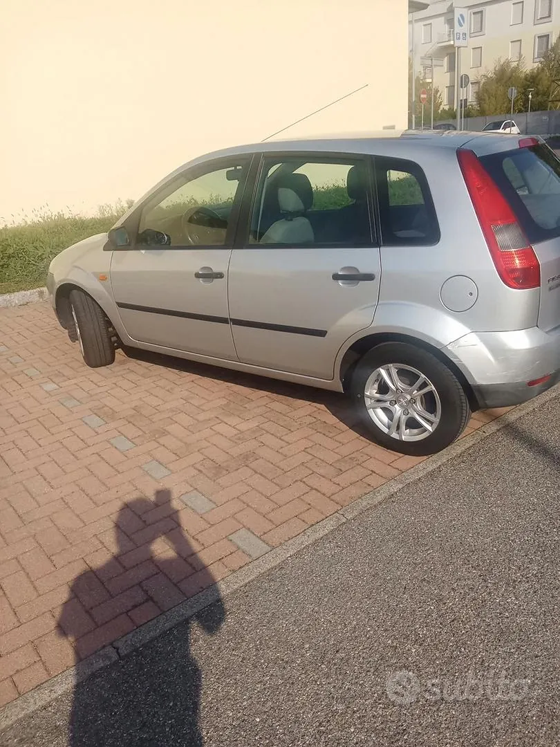 Ford Fiesta 2003 photo 3