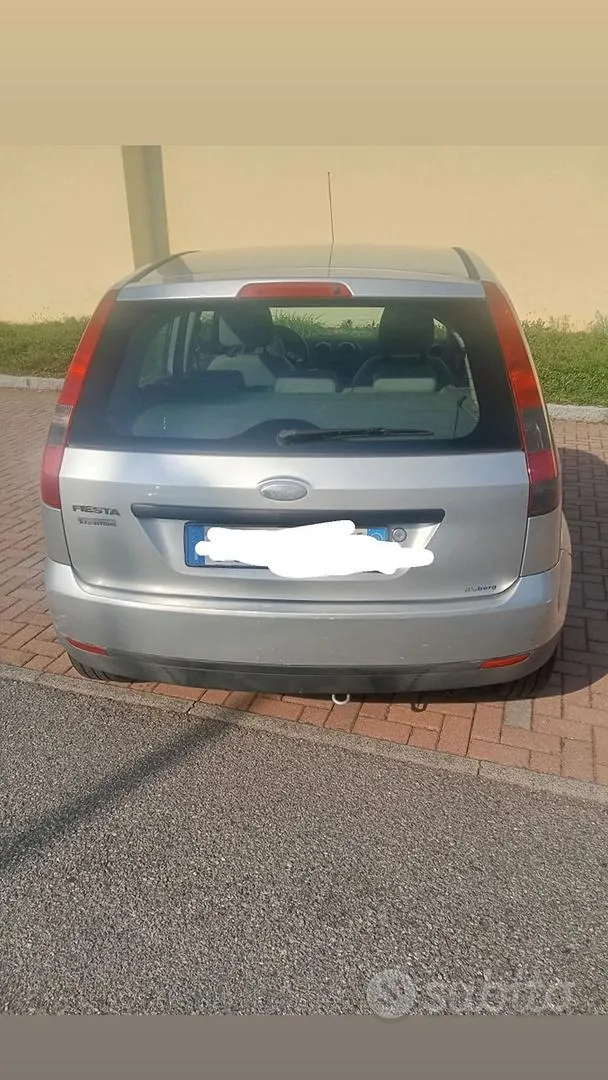 Ford Fiesta 2003 photo 2