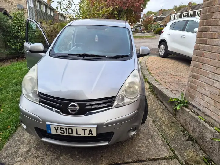 Nissan Note 2010 photo 4