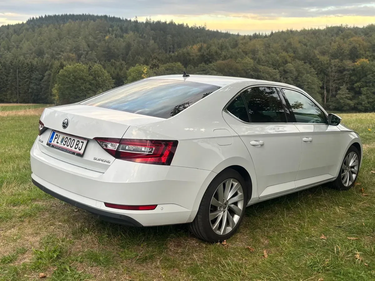 Skoda Superb 2015 photo 2