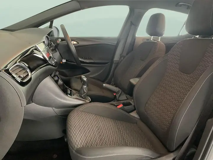 Vauxhall Astra 2019 photo 4