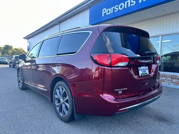 Chrysler Pacifica 2017 photo 3