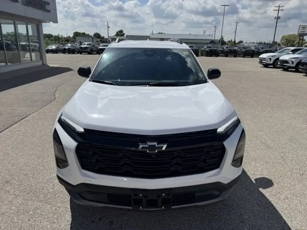 Chevrolet Equinox 2026 photo 2