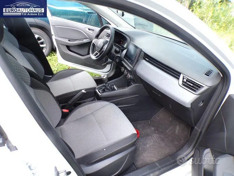 Renault Clio 2024 photo 3