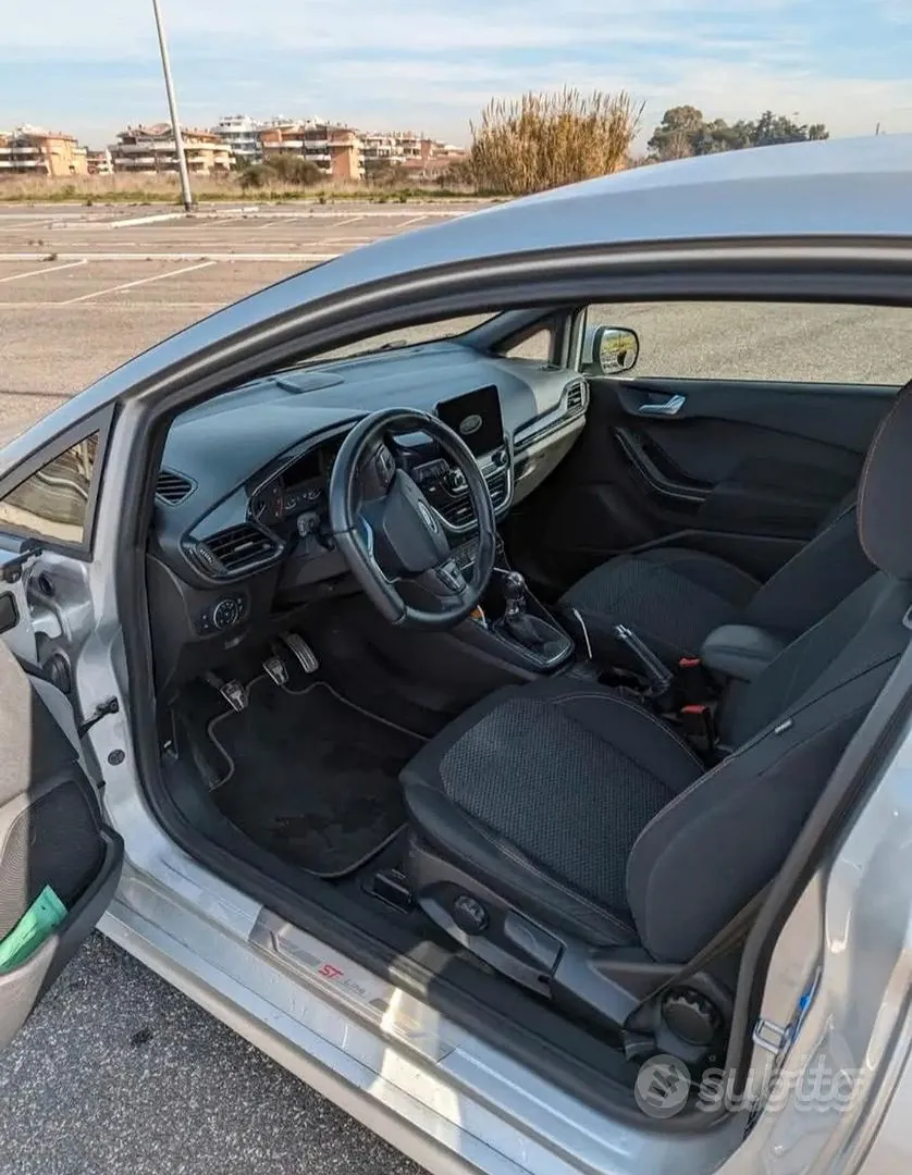 Ford Fiesta 2018 photo 2