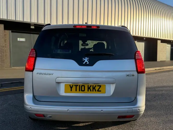 Peugeot 5008 2010 photo 5