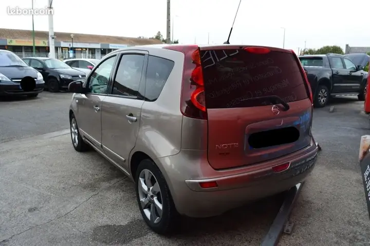 Nissan Note 2011 photo 3