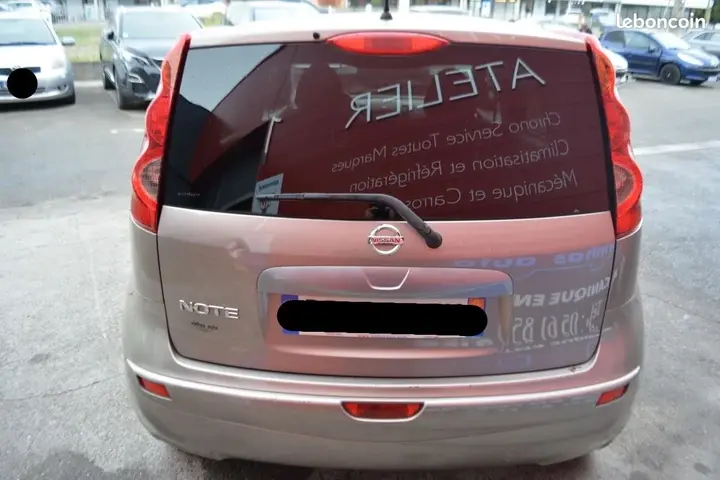 Nissan Note 2011 photo 4