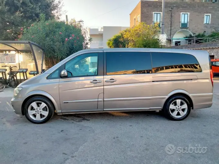 Mercedes-Benz Viano 2012 photo 2