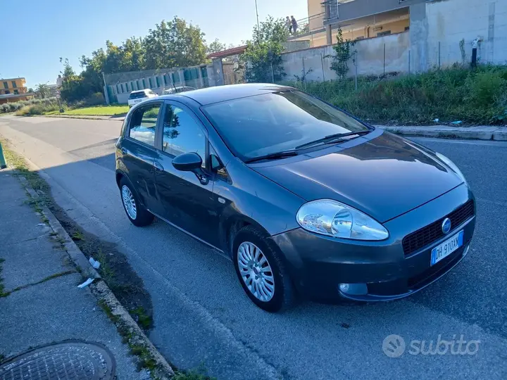 Fiat Grande Punto 2007 photo 2
