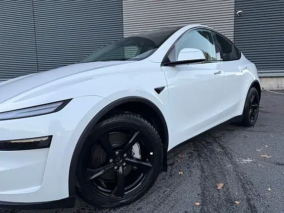Tesla Model Y 2025 photo 2