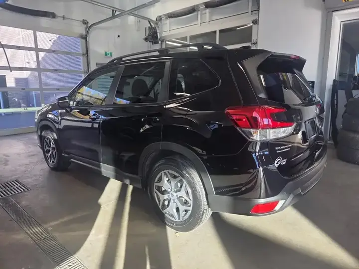 Subaru Forester 2023 photo 3