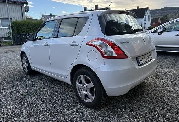 Suzuki Swift 2013 photo 3