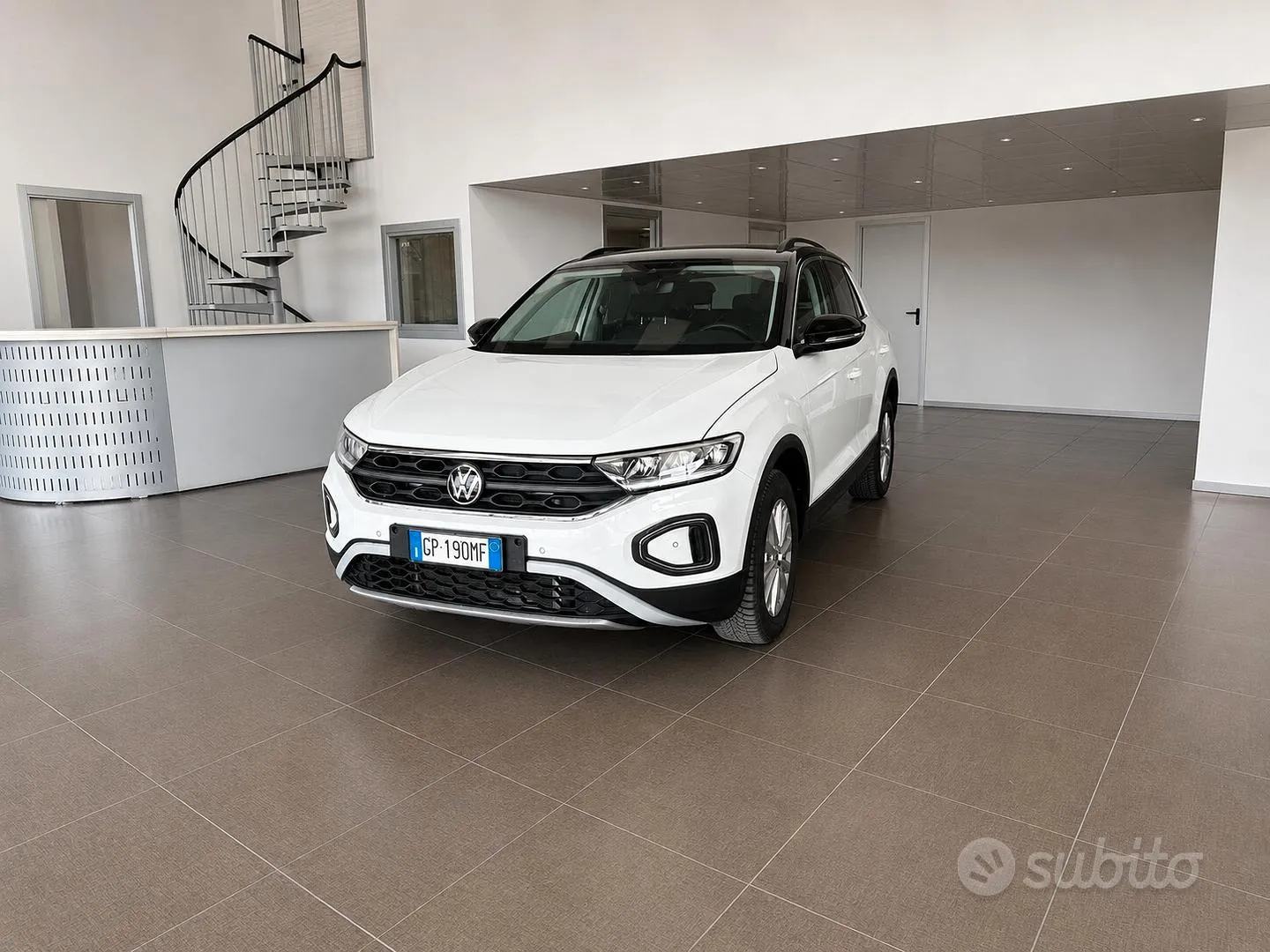 Volkswagen T-Roc 2023 photo 2